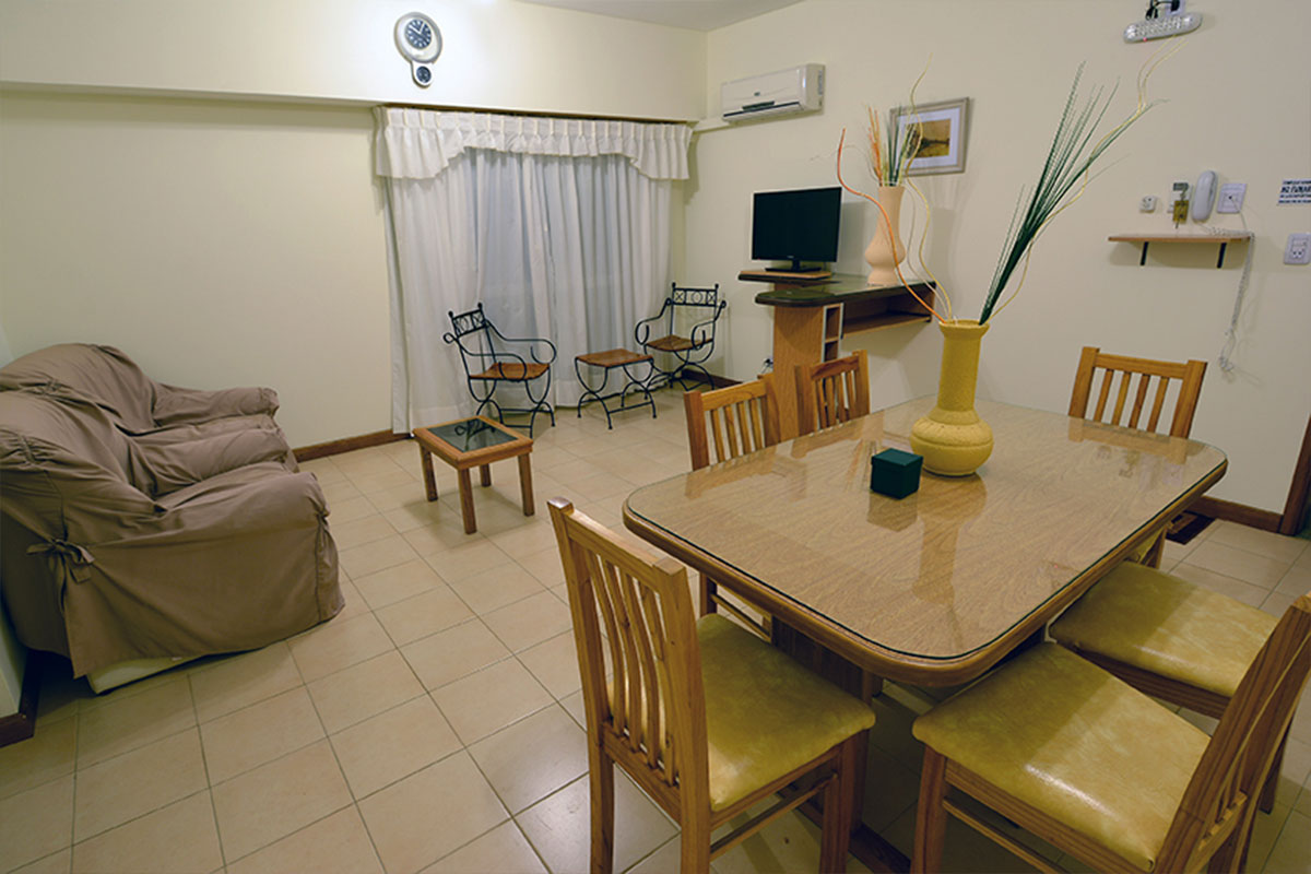 Living comedor del departamento para cuatro ocupantes